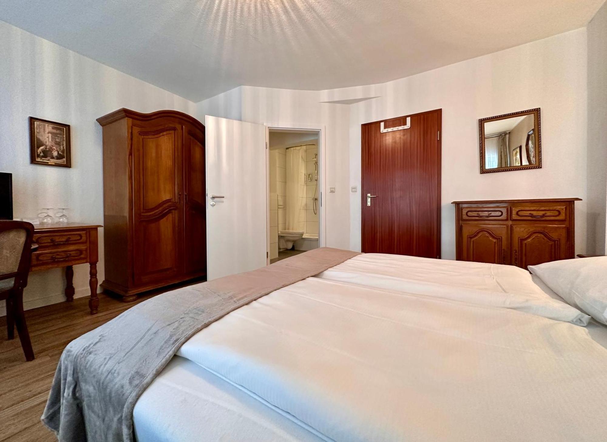 Altstadthotel Hayk Am Rhein Kolín nad Rýnem Pokoj fotografie