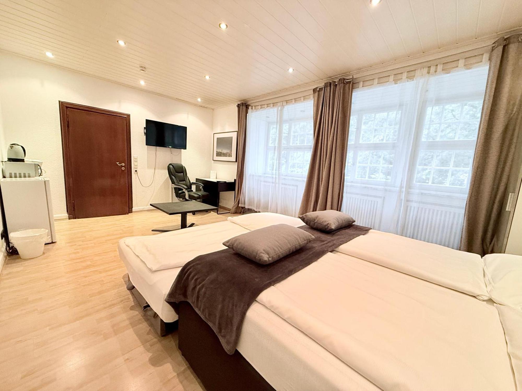 Altstadthotel Hayk Am Rhein Kolín nad Rýnem Pokoj fotografie