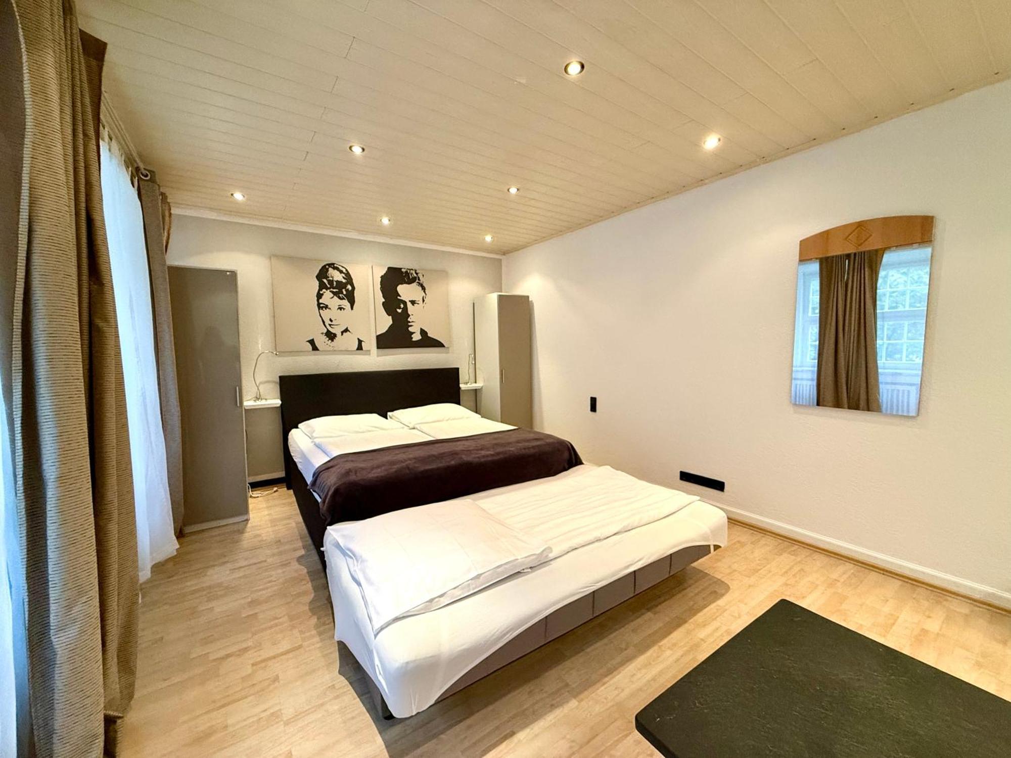 Altstadthotel Hayk Am Rhein Kolín nad Rýnem Pokoj fotografie